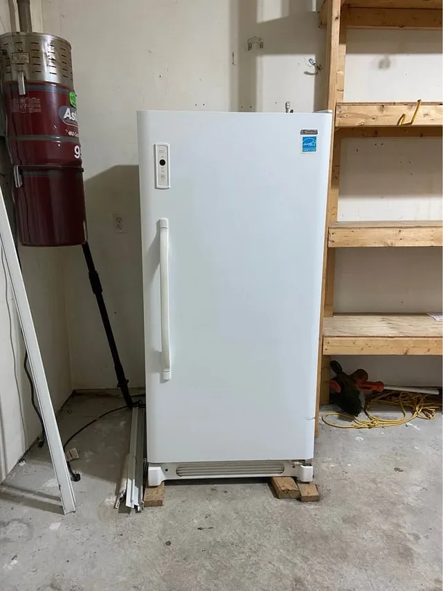 Upright Freezer (Kenmore) 28"
