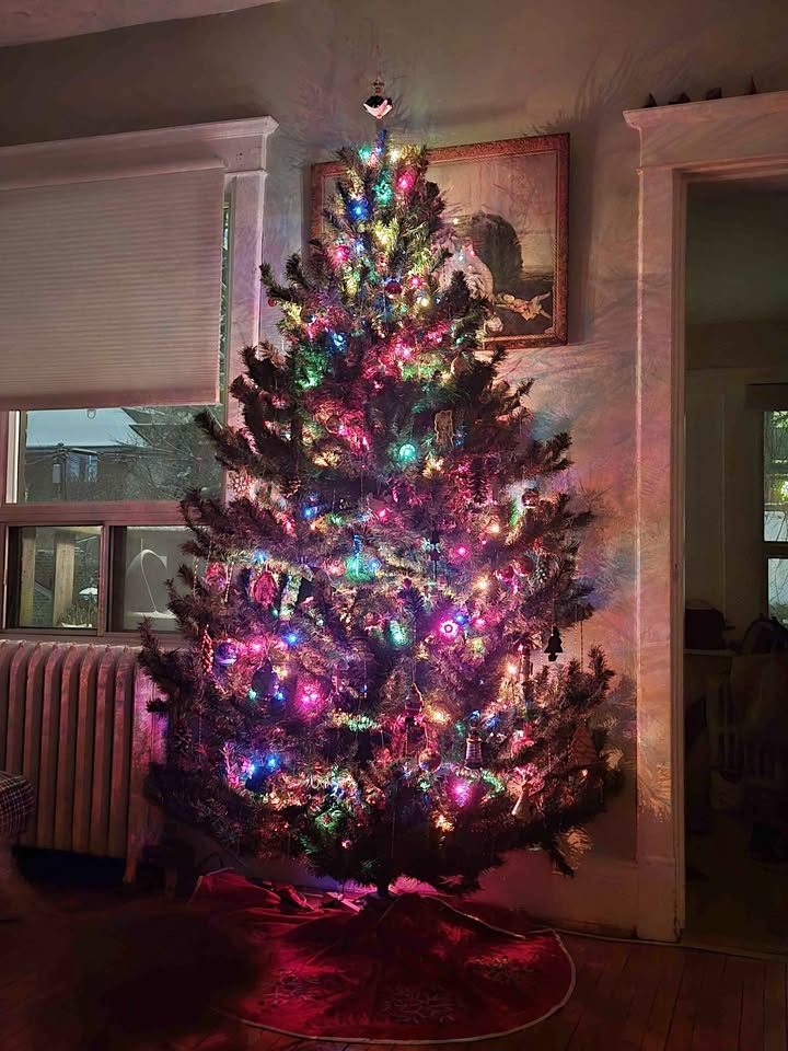 6.5-7' artificial christmas tree