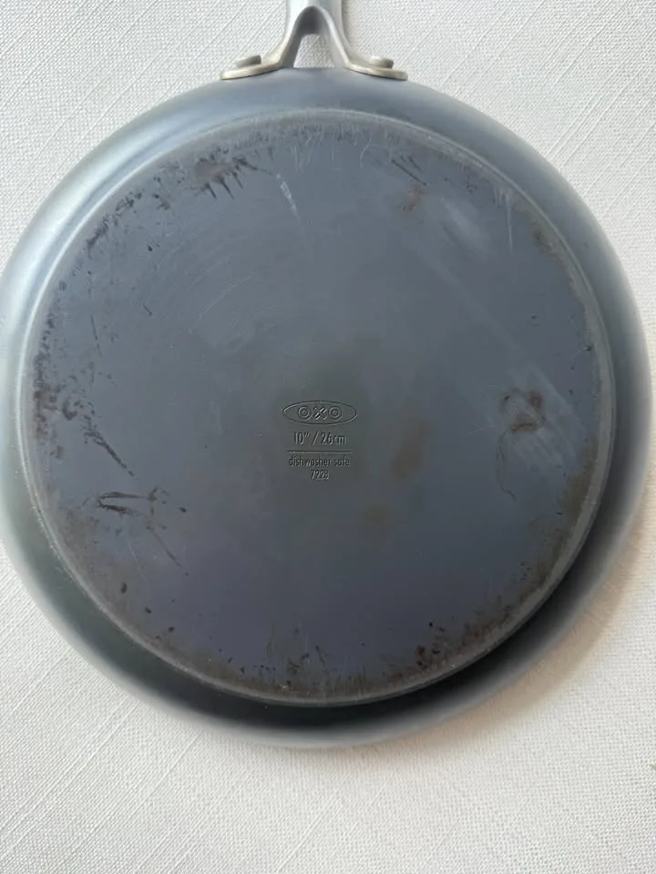 Oxo 10” Healthy Ceramic Non-Stick Pan image indicator(2)