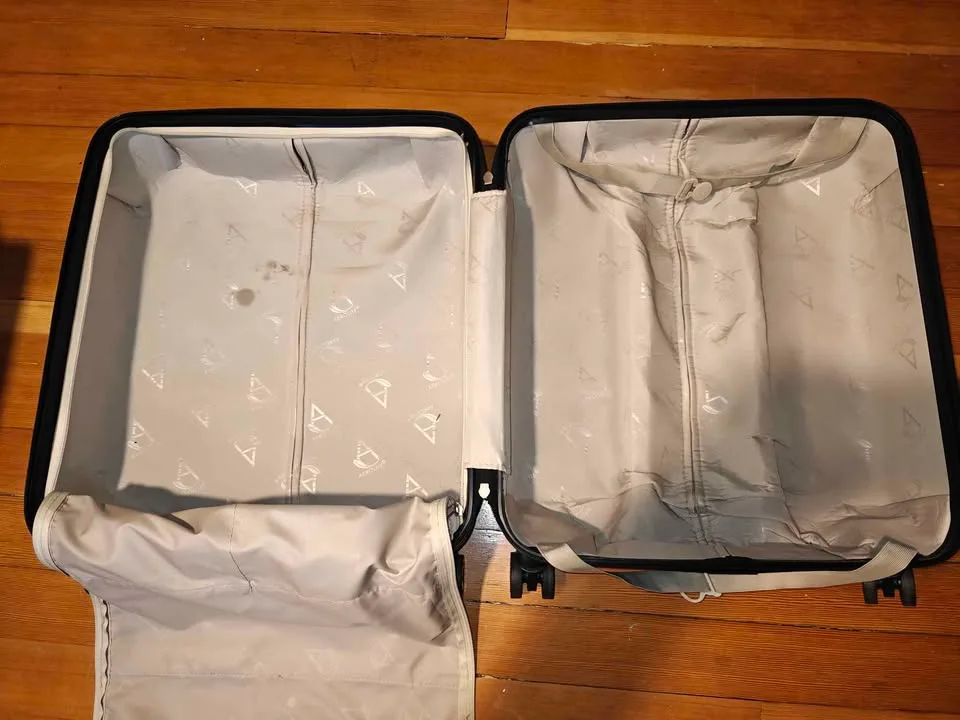 Aerolite carry on suitcase x 2 image indicator(7)