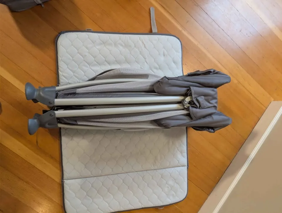 Nuna sena travel crib image indicator(9)