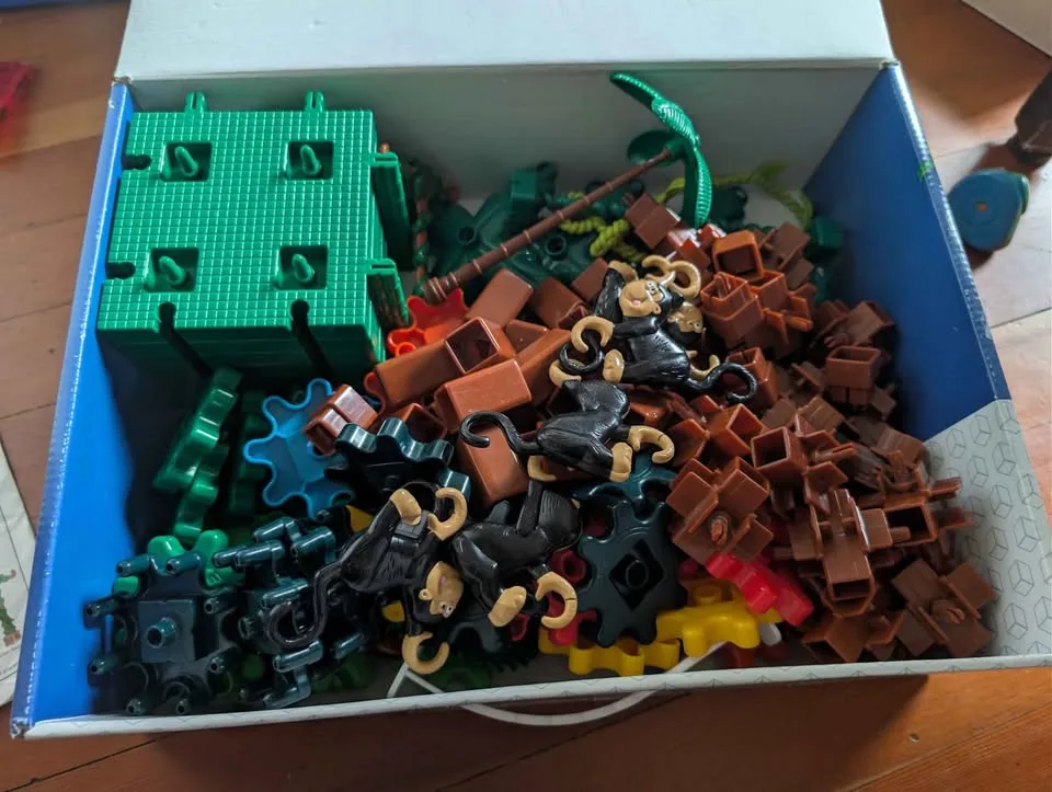 Movin' monkeys building set image indicator(4)