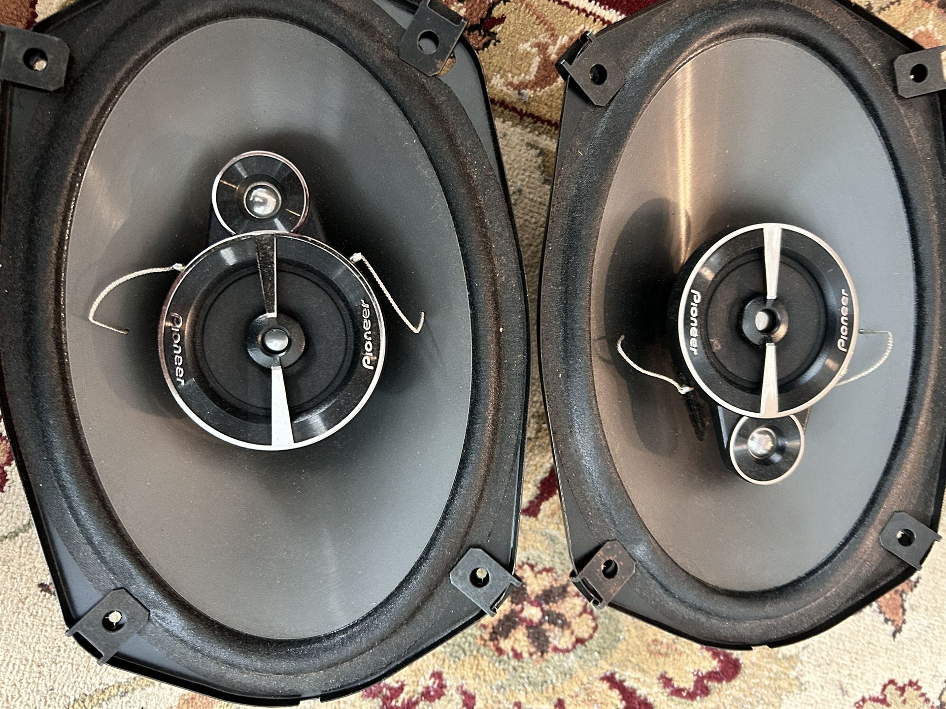 Pair Of Speakers - photo 2