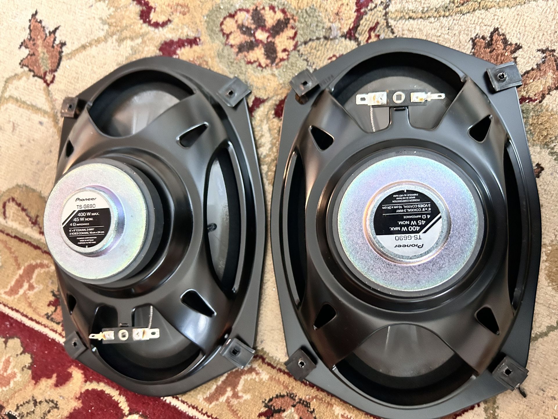 Pair Of Speakers - photo 3