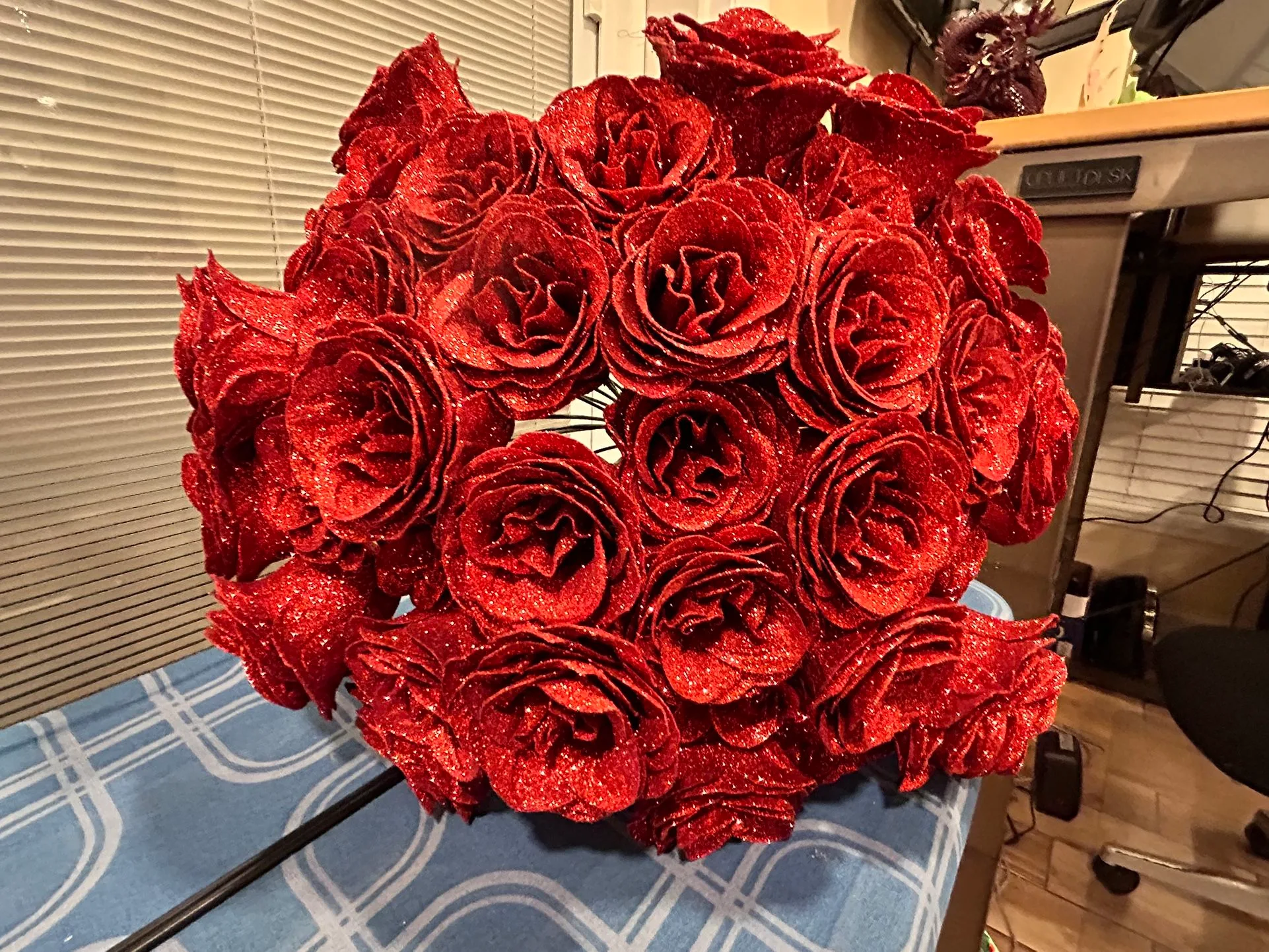 Forever Roses image indicator(2)