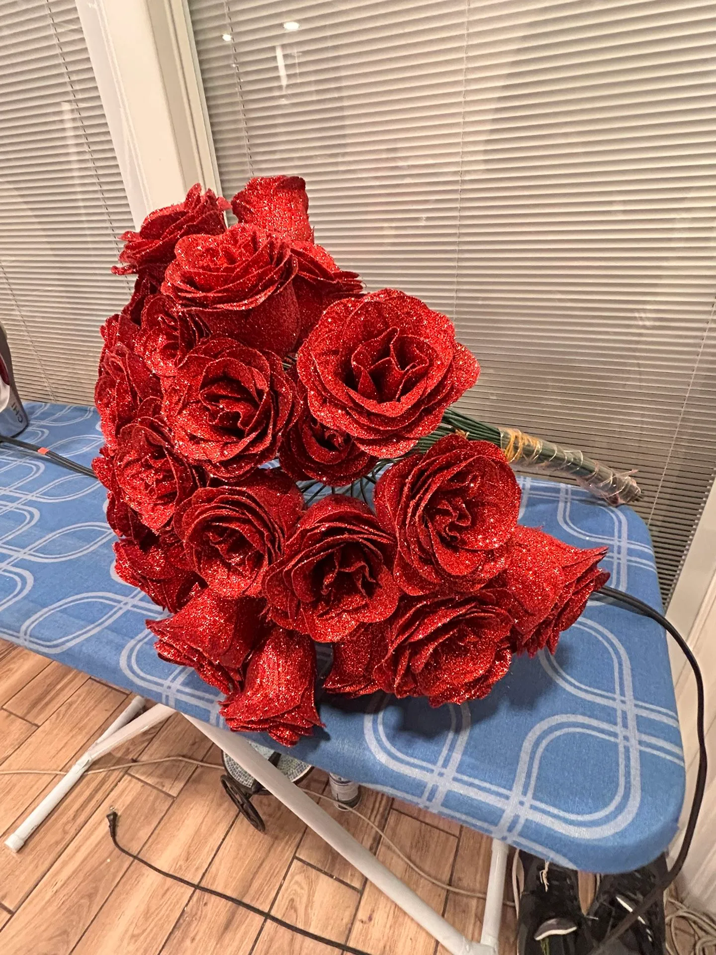 Forever Roses image indicator(3)