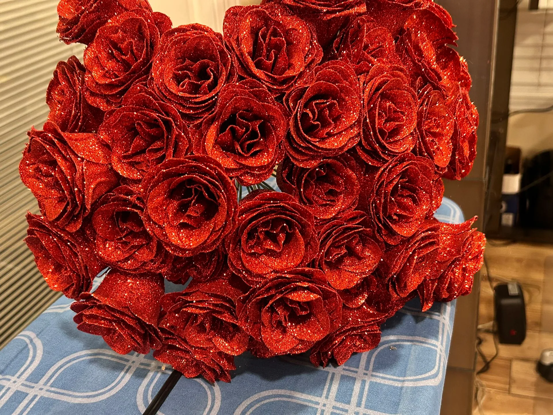 Forever Roses image indicator(5)