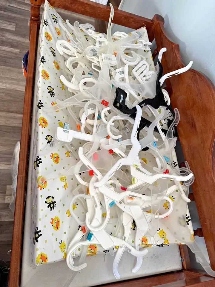 Children’s plastic hangers