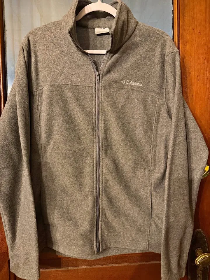 New fleece Columbia sweater zip up
