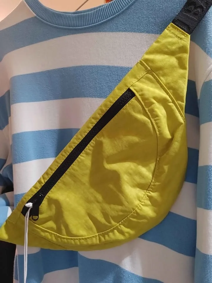 BAGGU Crescent Fanny Pack image indicator(2)