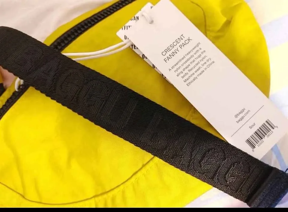 BAGGU Crescent Fanny Pack image indicator(3)