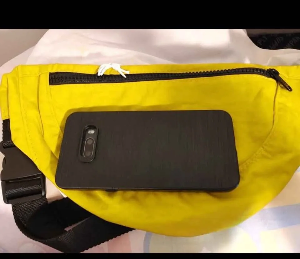 BAGGU Crescent Fanny Pack image indicator(4)