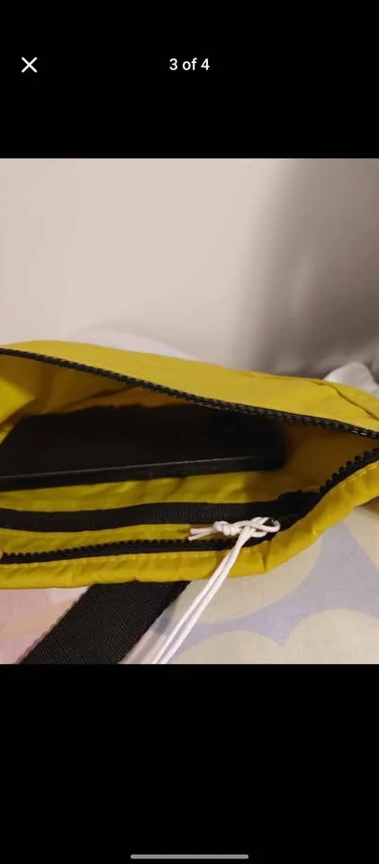 BAGGU Crescent Fanny Pack image indicator(5)