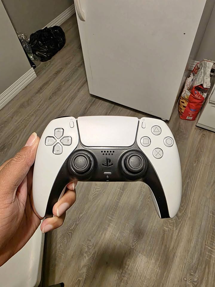 PS5 controller