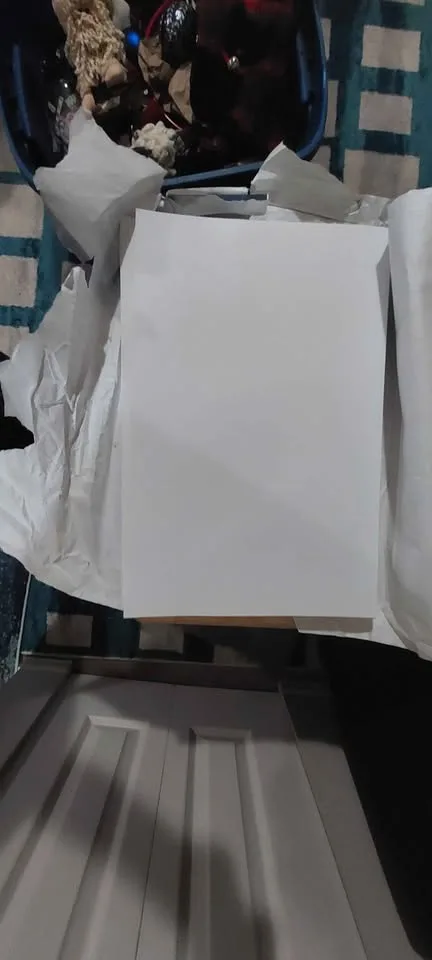 Art supplies, pencil crayons, paper image indicator(8)