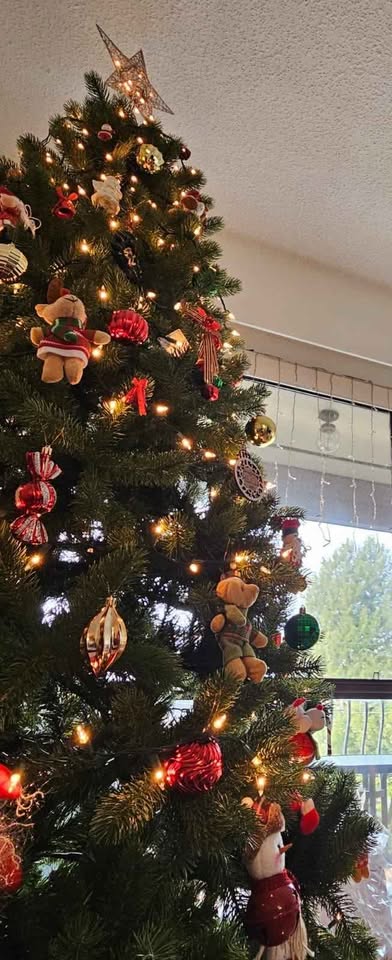 Beautiful Christmas tree - photo 3