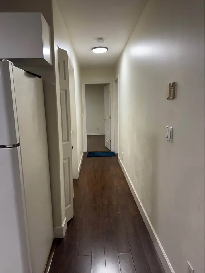 2 Beds 1 Bath - House image indicator(2)