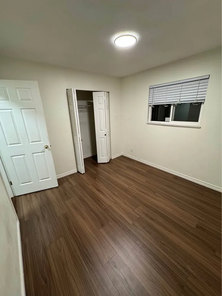 2 Beds 1 Bath - House image indicator(3)