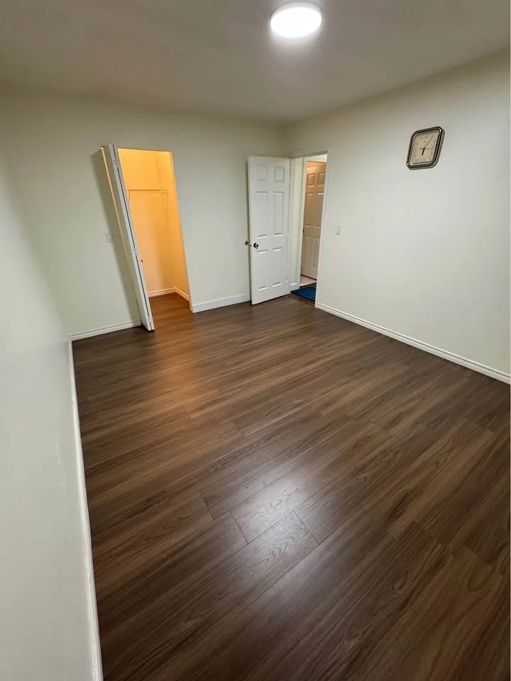 2 Beds 1 Bath - House image indicator(4)