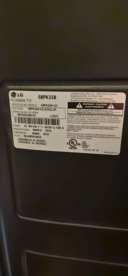 60" LG Plasma TV/ Wall Mount / Remote - photo 2