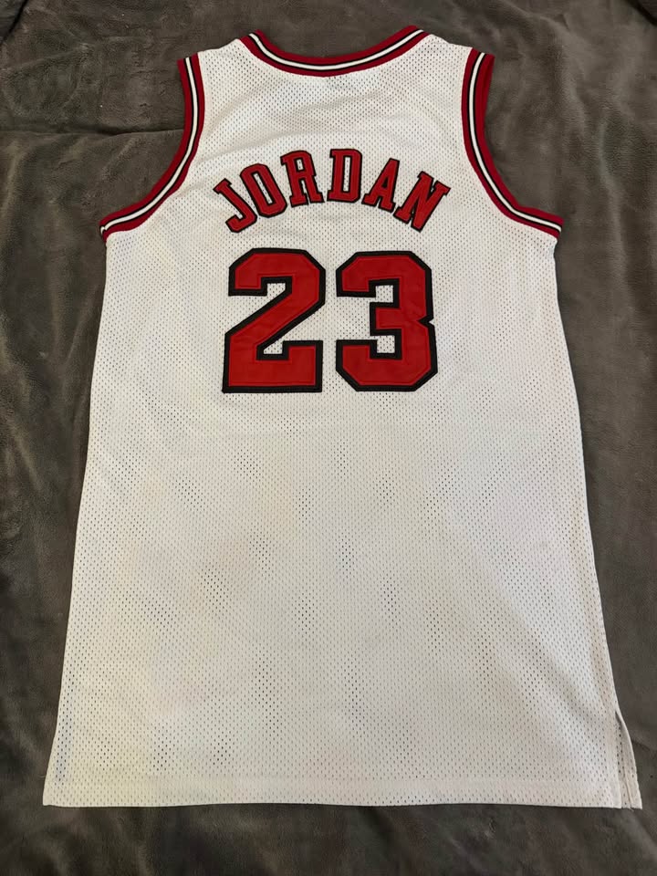 Vintage 1997–98 Nike Michael Jordan Chicago Bulls Jersey (Size 4 - photo 2
