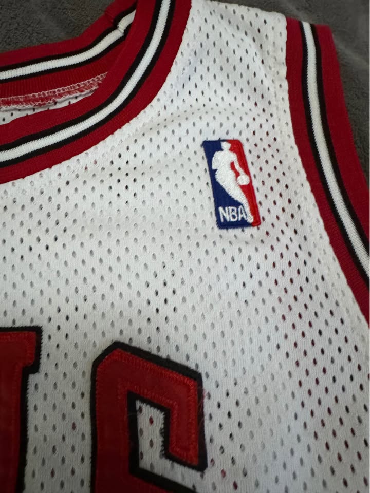Vintage 1997–98 Nike Michael Jordan Chicago Bulls Jersey (Size 4 - photo 4