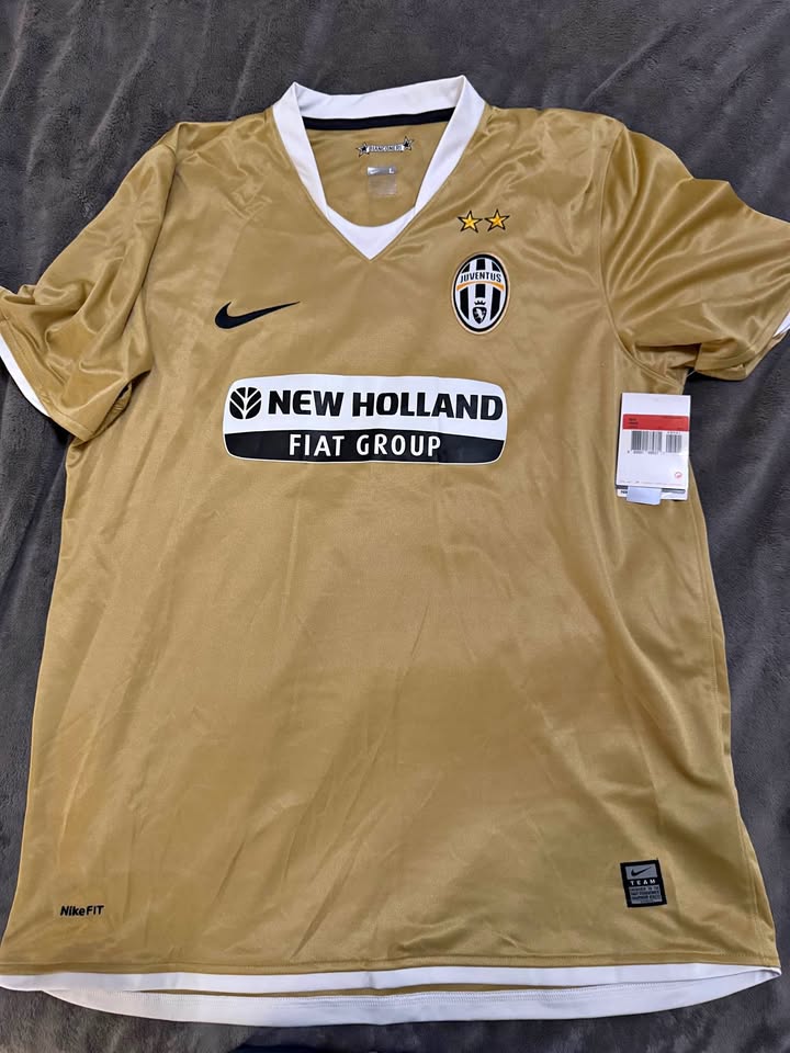 Juventus 2007/08 Gold Away Jersey - Trezeguet #17 - L (BNWT)