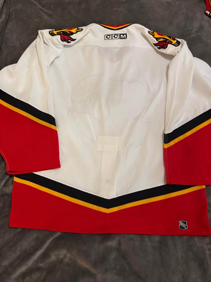 CCM Calgary Flames Authentic Home Jersey (White) – Size 52 - photo 2