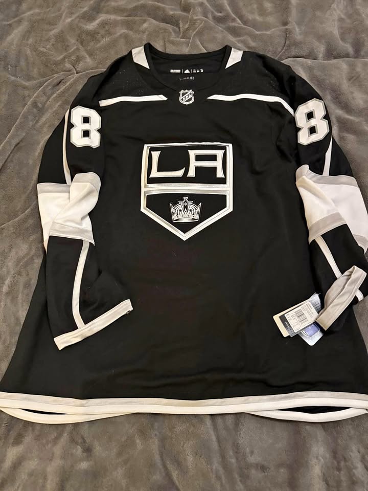 Los Angeles Kings Adidas Authentic Home Jersey – Size 52