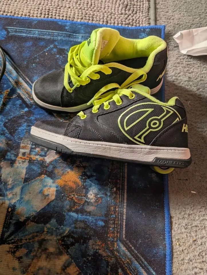 Heelys youth size 5 image indicator(3)