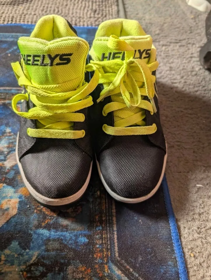 Heelys youth size 5 image indicator(4)