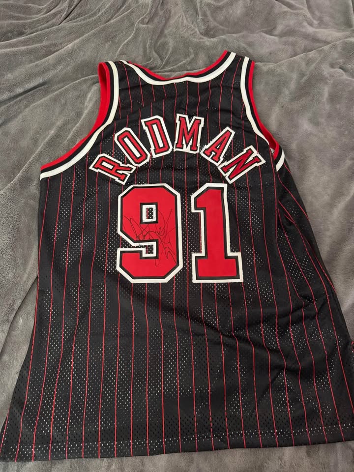 Vintage Dennis Rodman Signed Bulls Jersey