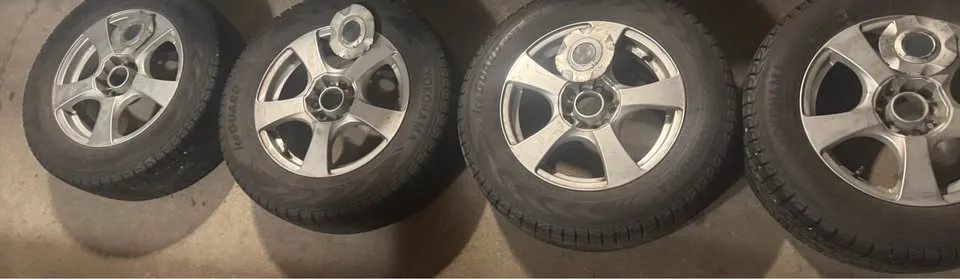 Yokohama Winter Tires with Rims image indicator(4)