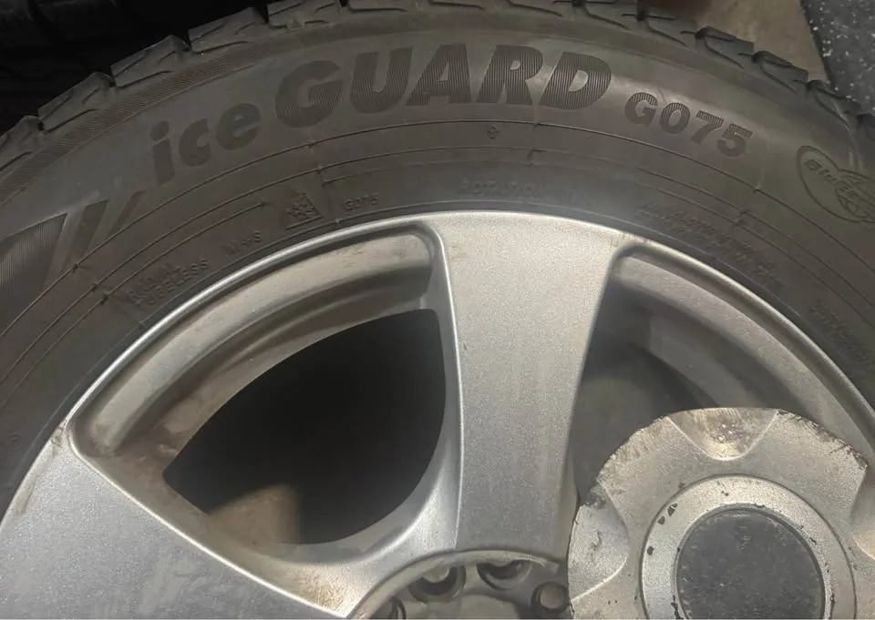Yokohama Winter Tires with Rims image indicator(6)