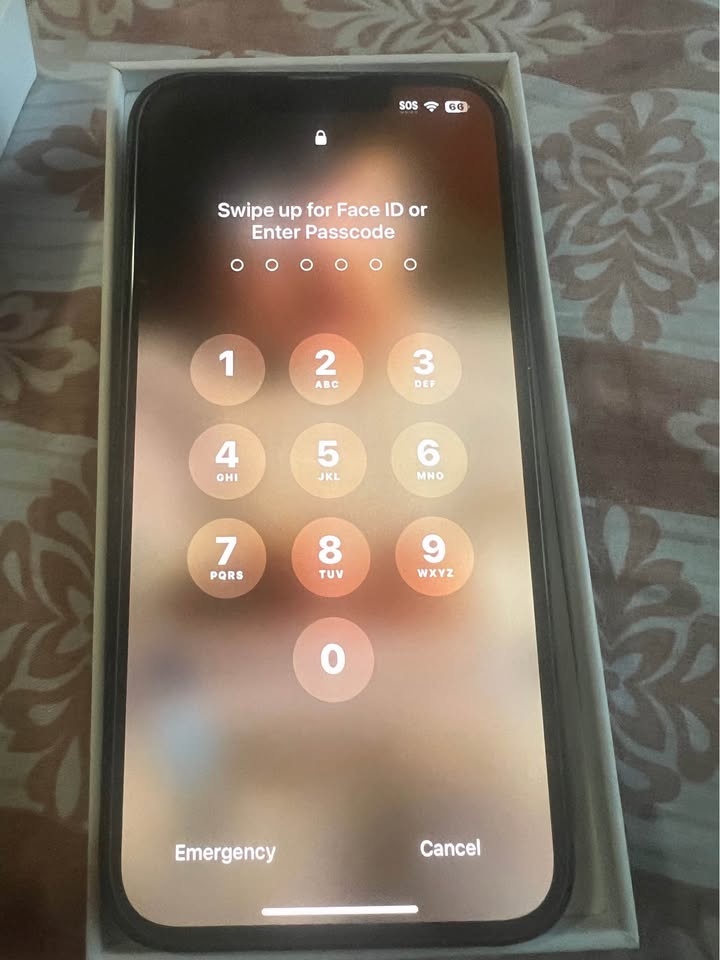 iPhone 14 - photo 2