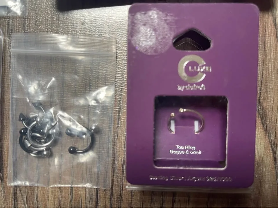 Nose Toe Horsehoe Rings Body Piercings image indicator(4)