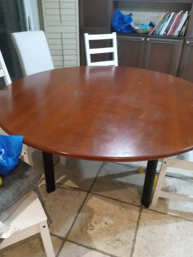 Round Table thumbnail