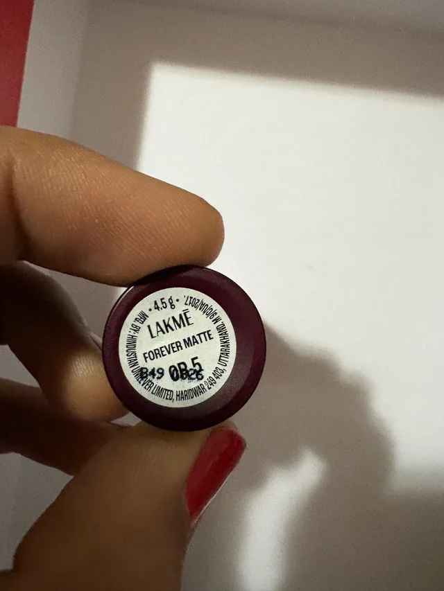 Lakme Forever glossy Lipstick(not matte) image indicator(2)
