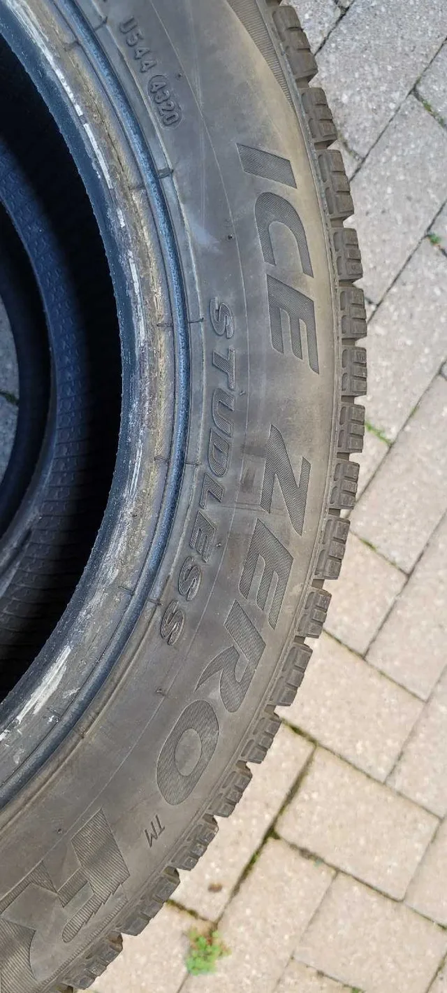 Pirelli Ice Zero Tires 205/55R16 - Bought Nov. 2021 image indicator(10)