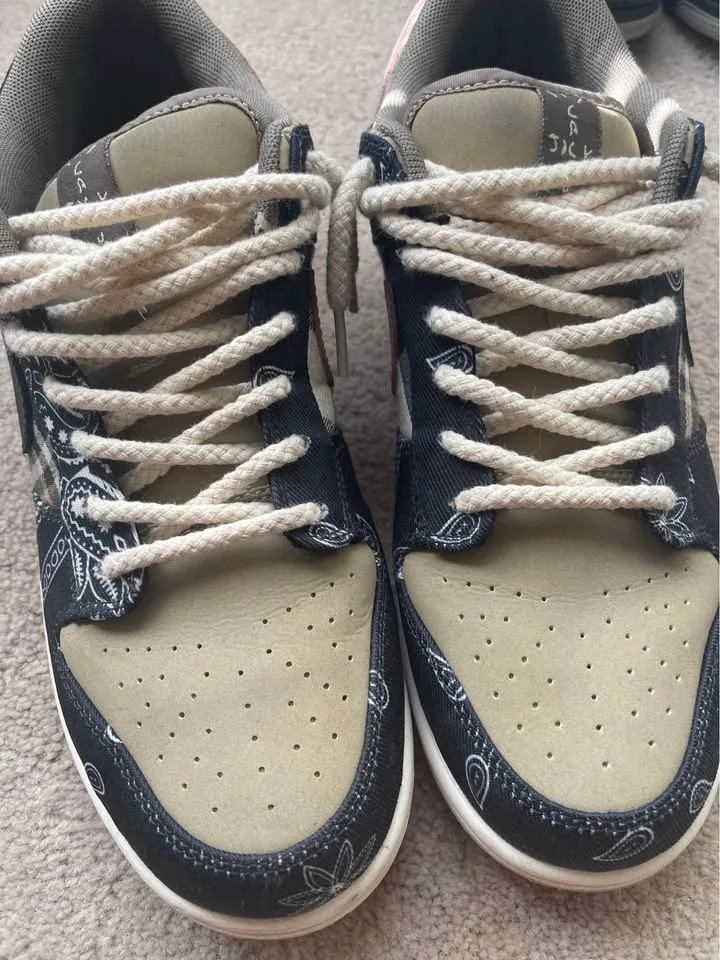 Selling some shoes need gone (300 for all 3) Travis Scott dunks image indicator(3)