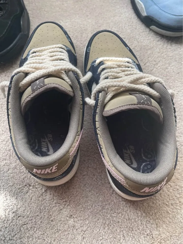 Selling some shoes need gone (300 for all 3) Travis Scott dunks image indicator(4)