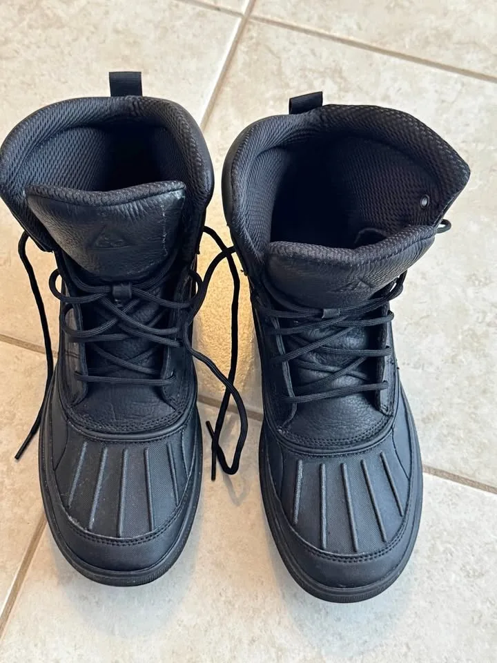 Nike UGC Men’s Size 10 Winter boots