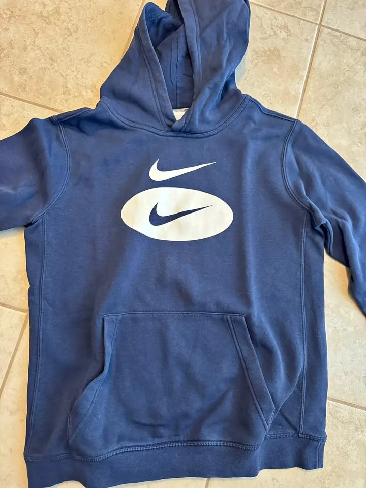 Boys Large Hoodies selling as bulk $60