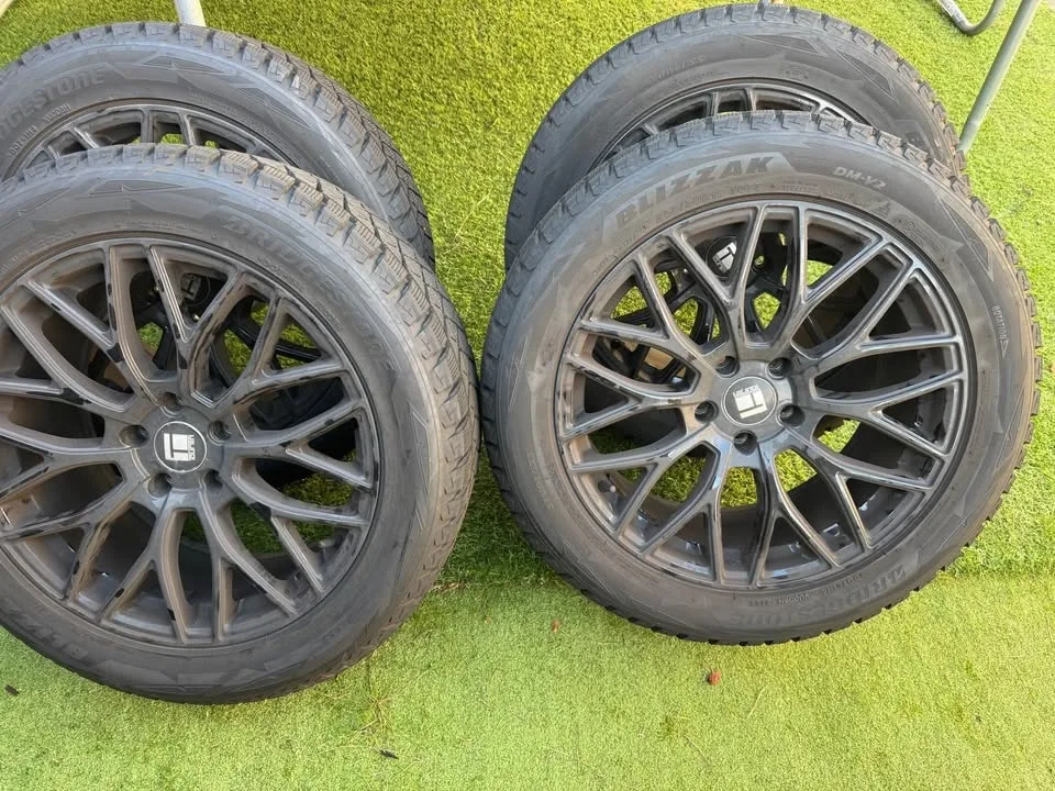 nearly new winter tires on rim for sale image indicator(3)