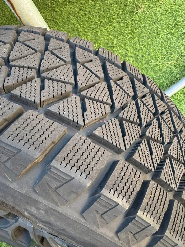 nearly new winter tires on rim for sale image indicator(4)