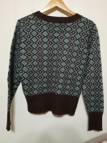 Levis Women’s Sweater X-Large Diamond and Floral Pattern V-Neck image indicator(2)