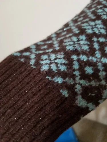 Levis Women’s Sweater X-Large Diamond and Floral Pattern V-Neck image indicator(3)