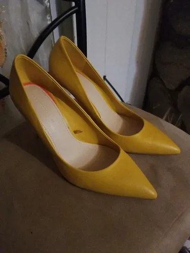 ZARA Women Yellow Pump Heels Size 9 in Great Condition! image indicator(2)