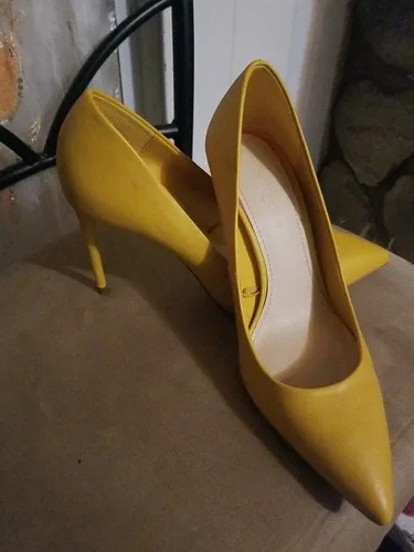 ZARA Women Yellow Pump Heels Size 9 in Great Condition! image indicator(3)
