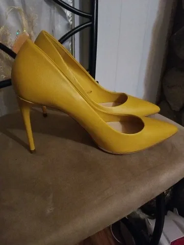 ZARA Women Yellow Pump Heels Size 9 in Great Condition! image indicator(4)